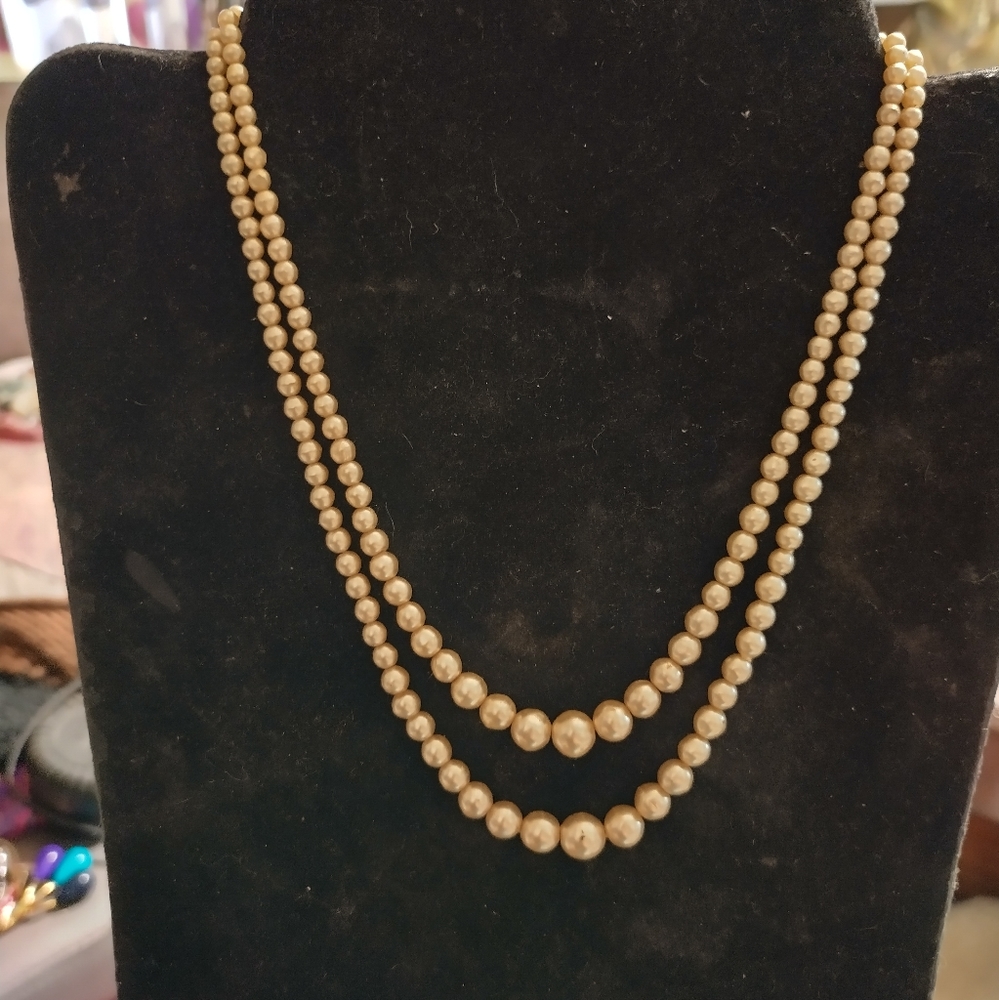 Vintage pearl necklace w/ sterling clasp